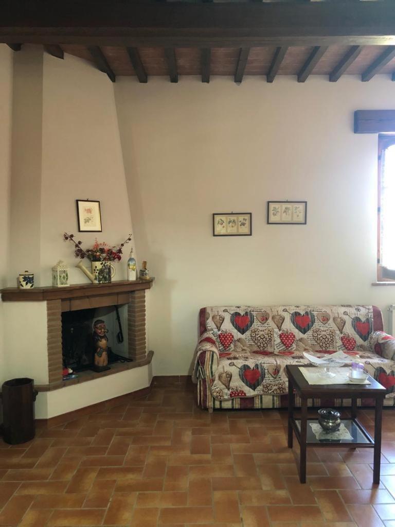 Agriturismo Podere Valdilucciole 皮耶韦城 外观 照片
